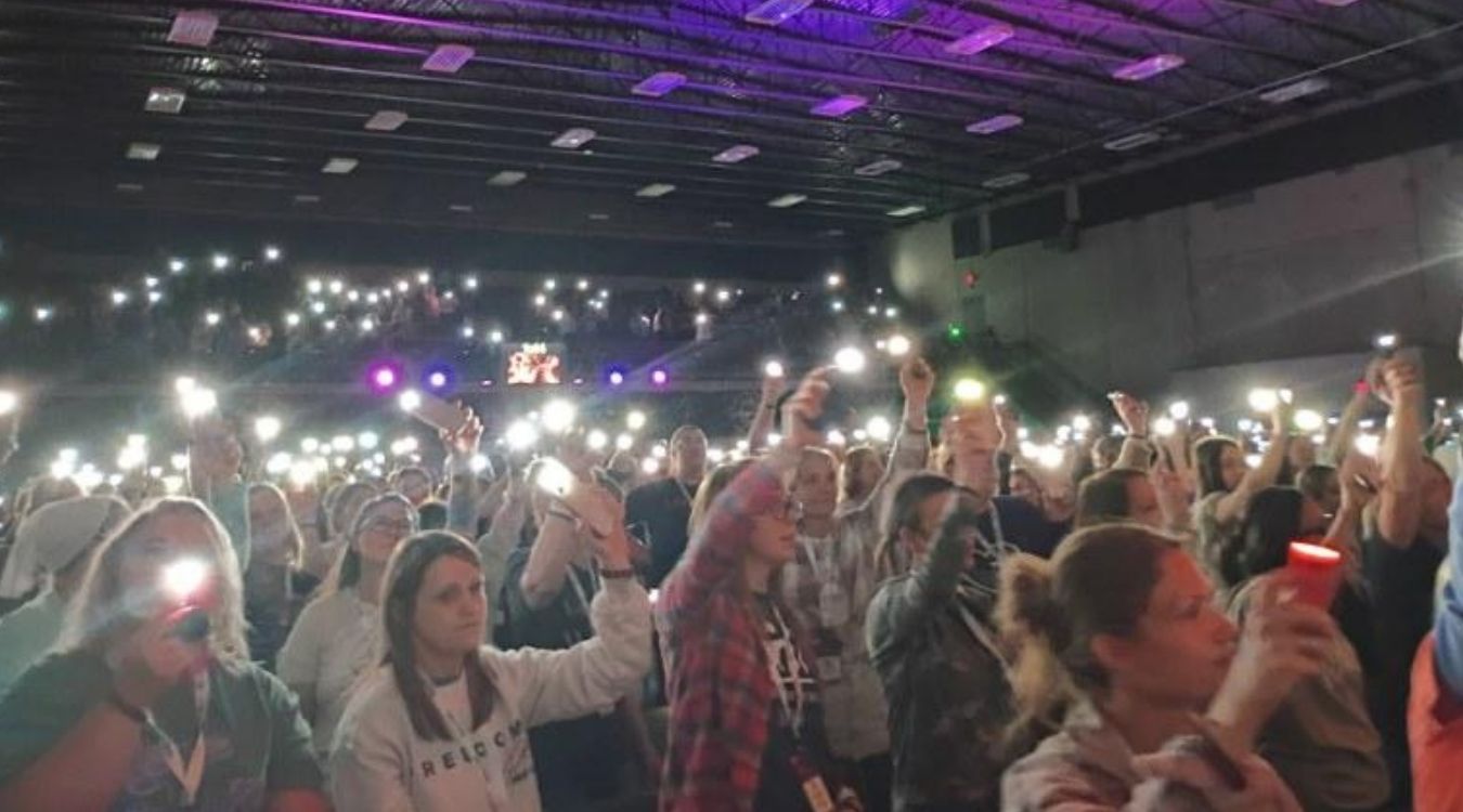 Worship at Ashes to Beauty Women's Encounter